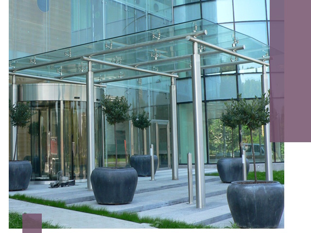 Навесы из стекла на заказ в Чите — монтаж и установка