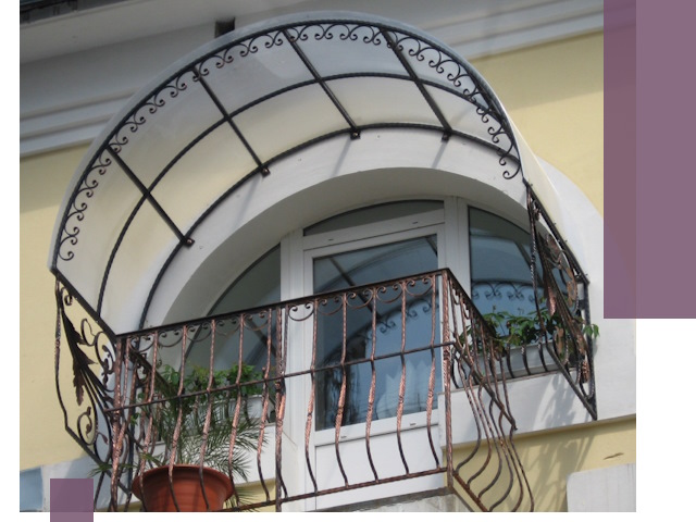 Козырьки над балконом в Чите — изготовление и монтаж